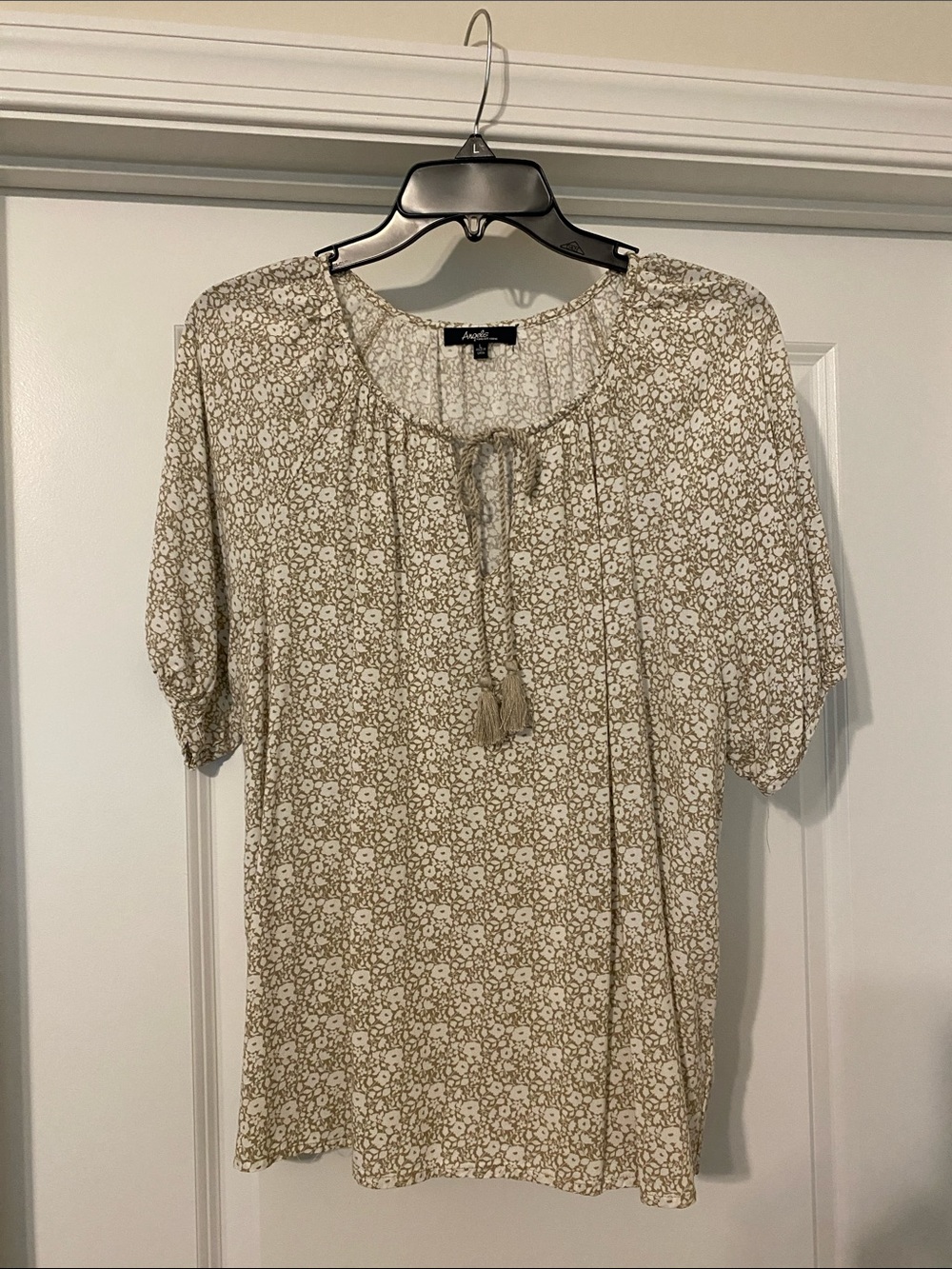 Liz Claiborne Beige Cream Floral Tie-Neck Blouse